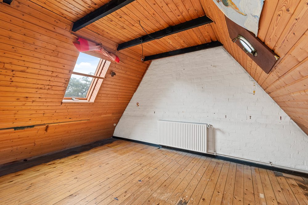 Immobilienangebot - Hamburg / Rahlstedt - Alle - Sanierungsbedürftige Doppelhaushälfte mit großzügigem Grundstück und Doppelgarage in HH-Rahlstedt