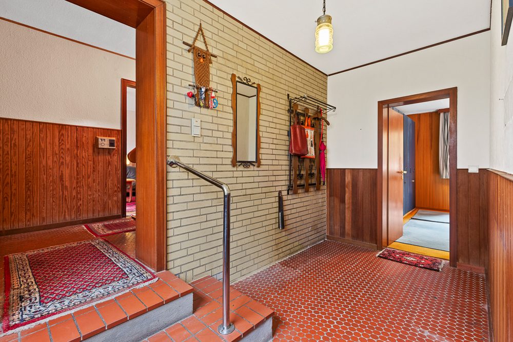 Immobilienangebot - Hamburg / Rahlstedt - Alle - Sanierungsbedürftige Doppelhaushälfte mit großzügigem Grundstück und Doppelgarage in HH-Rahlstedt