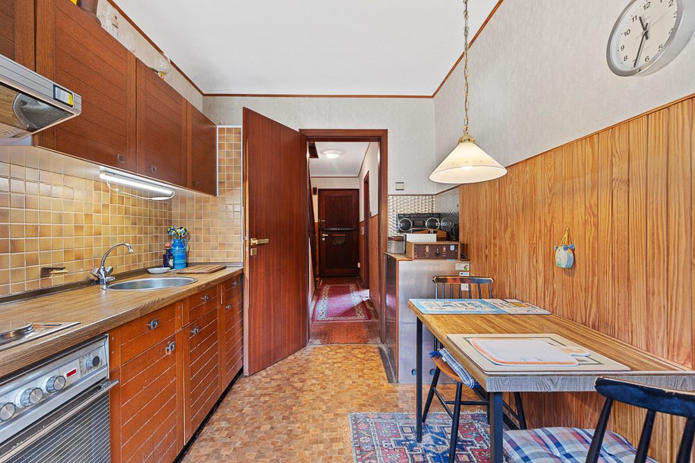 Immobilienangebot - Hamburg / Rahlstedt - Alle - Sanierungsbedürftige Doppelhaushälfte mit großzügigem Grundstück und Doppelgarage in HH-Rahlstedt