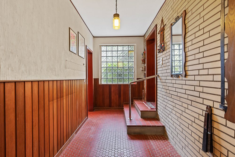 Immobilienangebot - Hamburg / Rahlstedt - Alle - Sanierungsbedürftige Doppelhaushälfte mit großzügigem Grundstück und Doppelgarage in HH-Rahlstedt