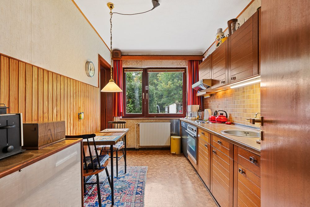 Immobilienangebot - Hamburg / Rahlstedt - Alle - Sanierungsbedürftige Doppelhaushälfte mit großzügigem Grundstück und Doppelgarage in HH-Rahlstedt