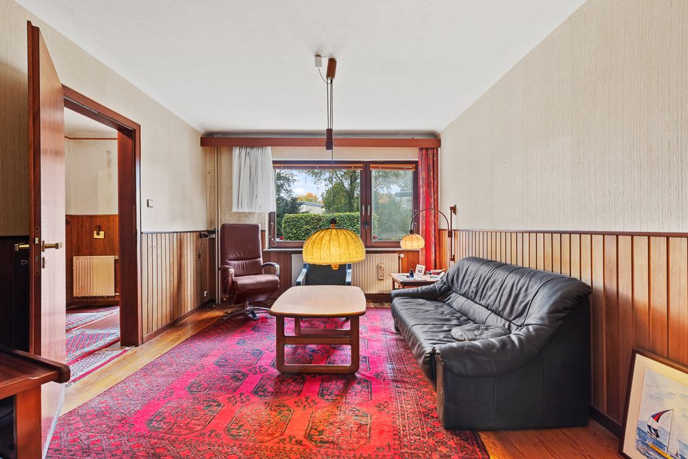 Immobilienangebot - Hamburg / Rahlstedt - Alle - Sanierungsbedürftige Doppelhaushälfte mit großzügigem Grundstück und Doppelgarage in HH-Rahlstedt