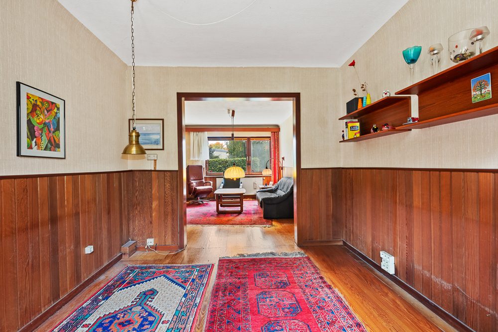 Immobilienangebot - Hamburg / Rahlstedt - Alle - Sanierungsbedürftige Doppelhaushälfte mit großzügigem Grundstück und Doppelgarage in HH-Rahlstedt