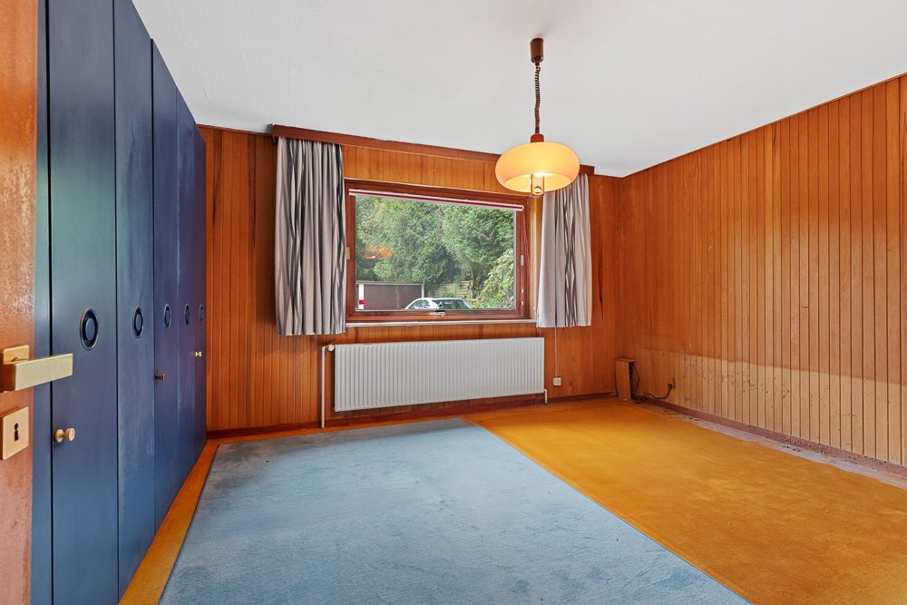 Immobilienangebot - Hamburg / Rahlstedt - Alle - Sanierungsbedürftige Doppelhaushälfte mit großzügigem Grundstück und Doppelgarage in HH-Rahlstedt