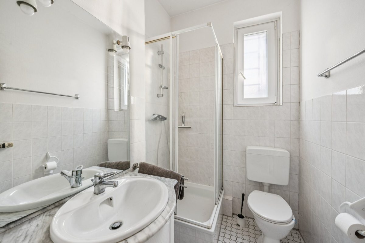 Immobilienangebot - Hamburg / Rahlstedt - Alle - Großzügiges Wohnhaus mit klassischem Charme und zwei Wohneinheiten in begehrter Lage von Rahlstedt