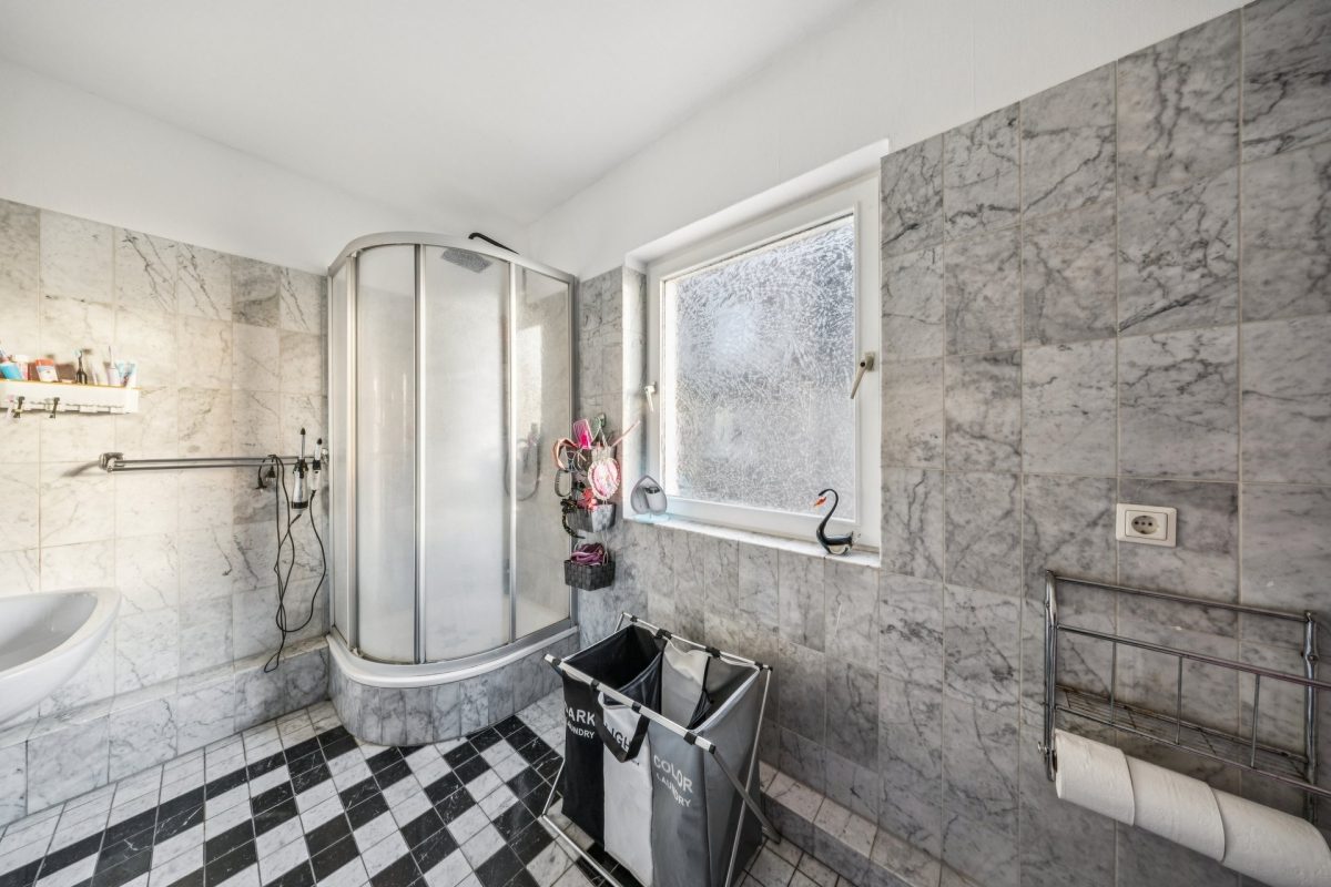 Immobilienangebot - Hamburg / Rahlstedt - Alle - Großzügiges Wohnhaus mit klassischem Charme und zwei Wohneinheiten in begehrter Lage von Rahlstedt