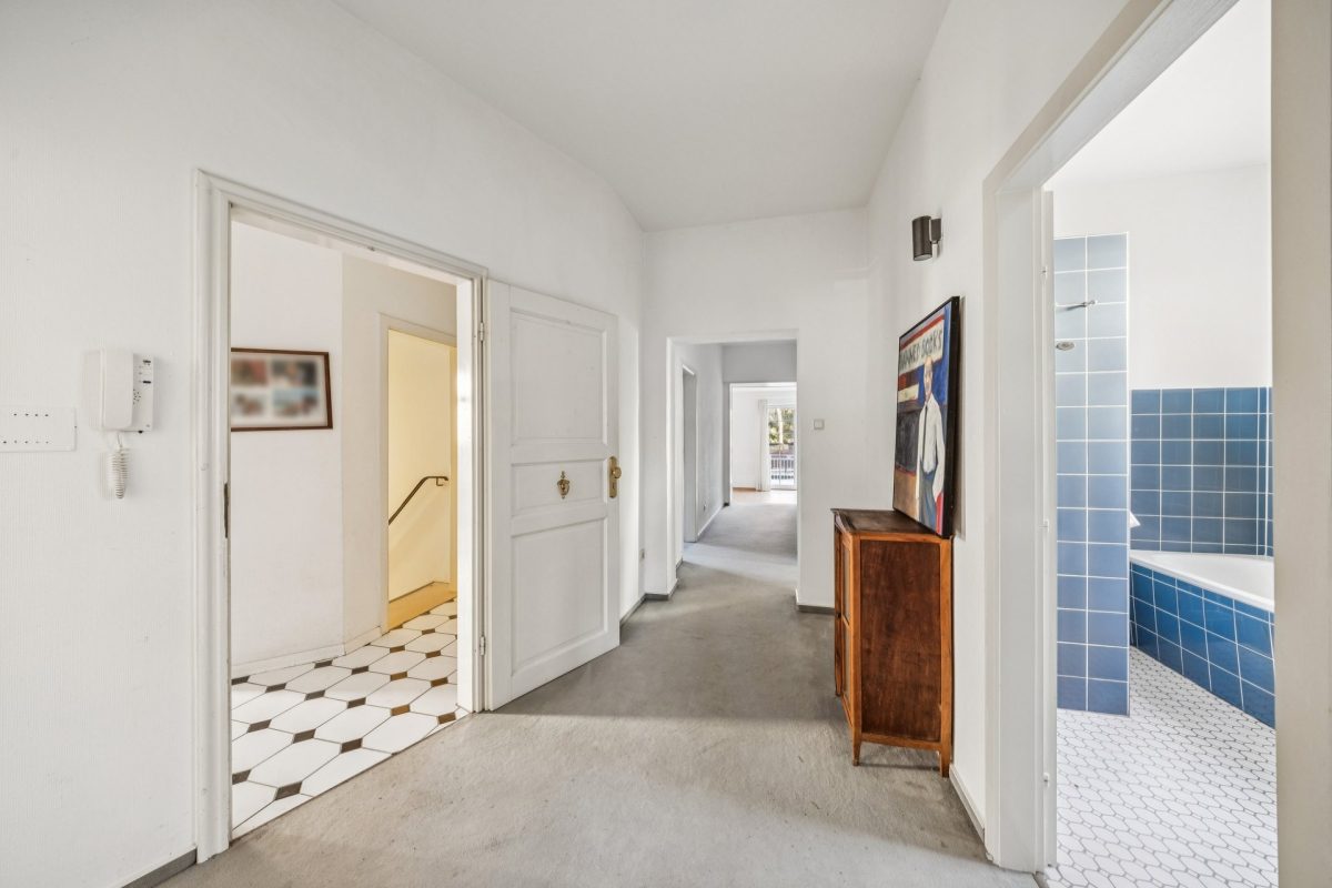 Immobilienangebot - Hamburg / Rahlstedt - Alle - Großzügiges Wohnhaus mit klassischem Charme und zwei Wohneinheiten in begehrter Lage von Rahlstedt