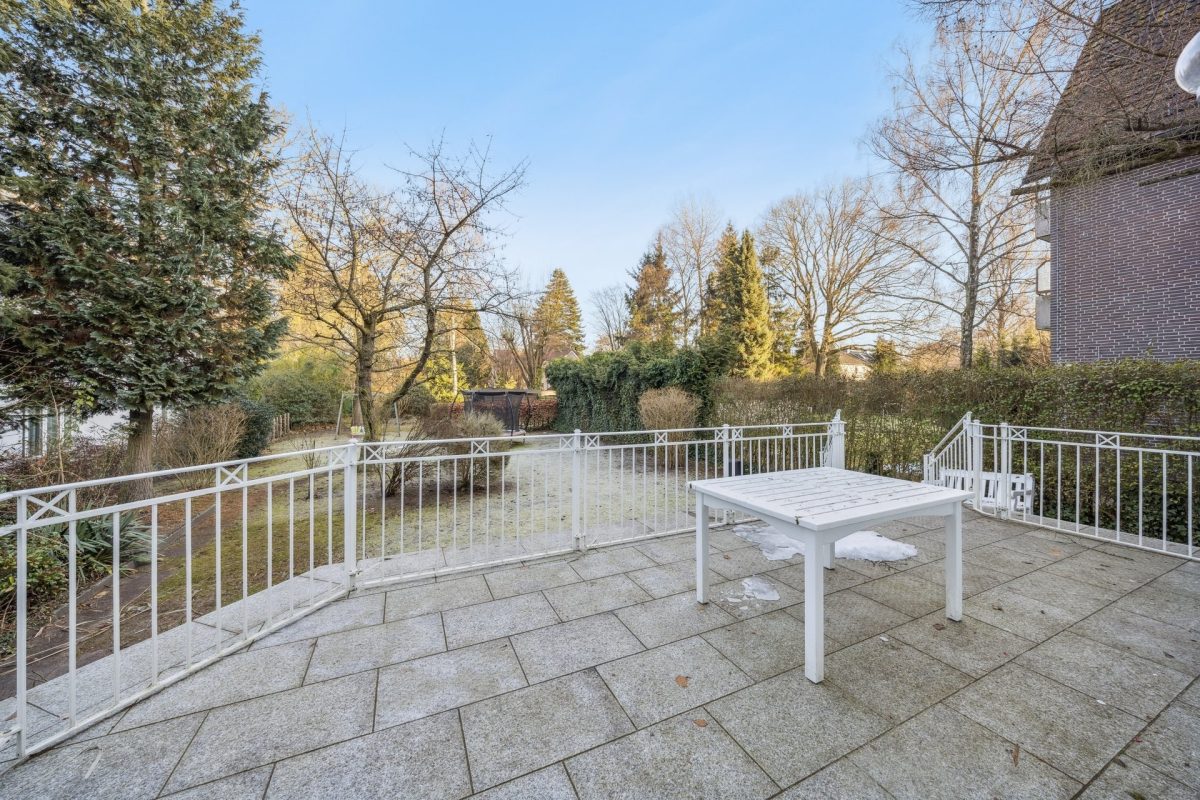 Immobilienangebot - Hamburg / Rahlstedt - Alle - Großzügiges Wohnhaus mit klassischem Charme und zwei Wohneinheiten in begehrter Lage von Rahlstedt