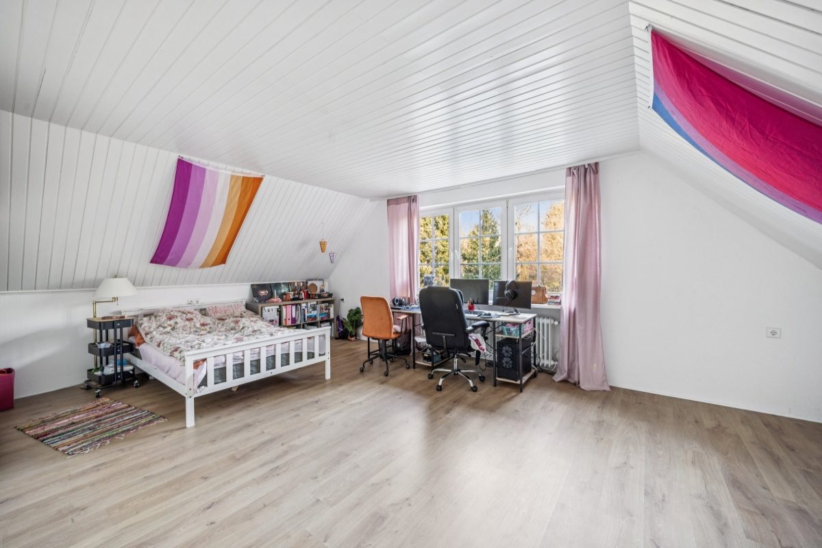 Immobilienangebot - Hamburg / Rahlstedt - Alle - Großzügiges Wohnhaus mit klassischem Charme und zwei Wohneinheiten in begehrter Lage von Rahlstedt