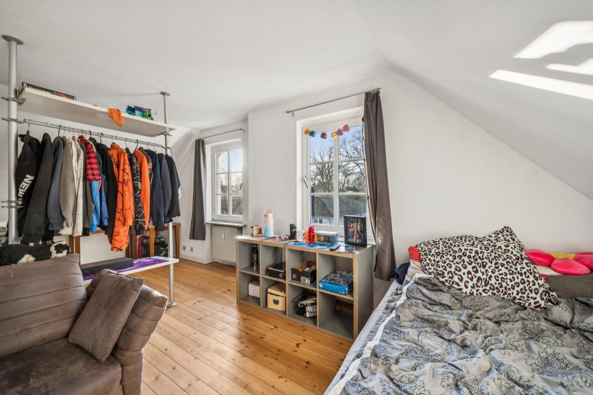 Immobilienangebot - Hamburg / Rahlstedt - Alle - Großzügiges Wohnhaus mit klassischem Charme und zwei Wohneinheiten in begehrter Lage von Rahlstedt