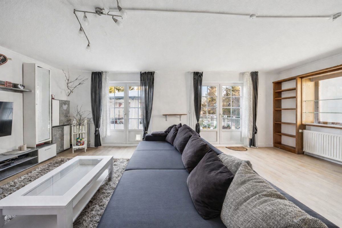 Immobilienangebot - Hamburg / Rahlstedt - Alle - Großzügiges Wohnhaus mit klassischem Charme und zwei Wohneinheiten in begehrter Lage von Rahlstedt