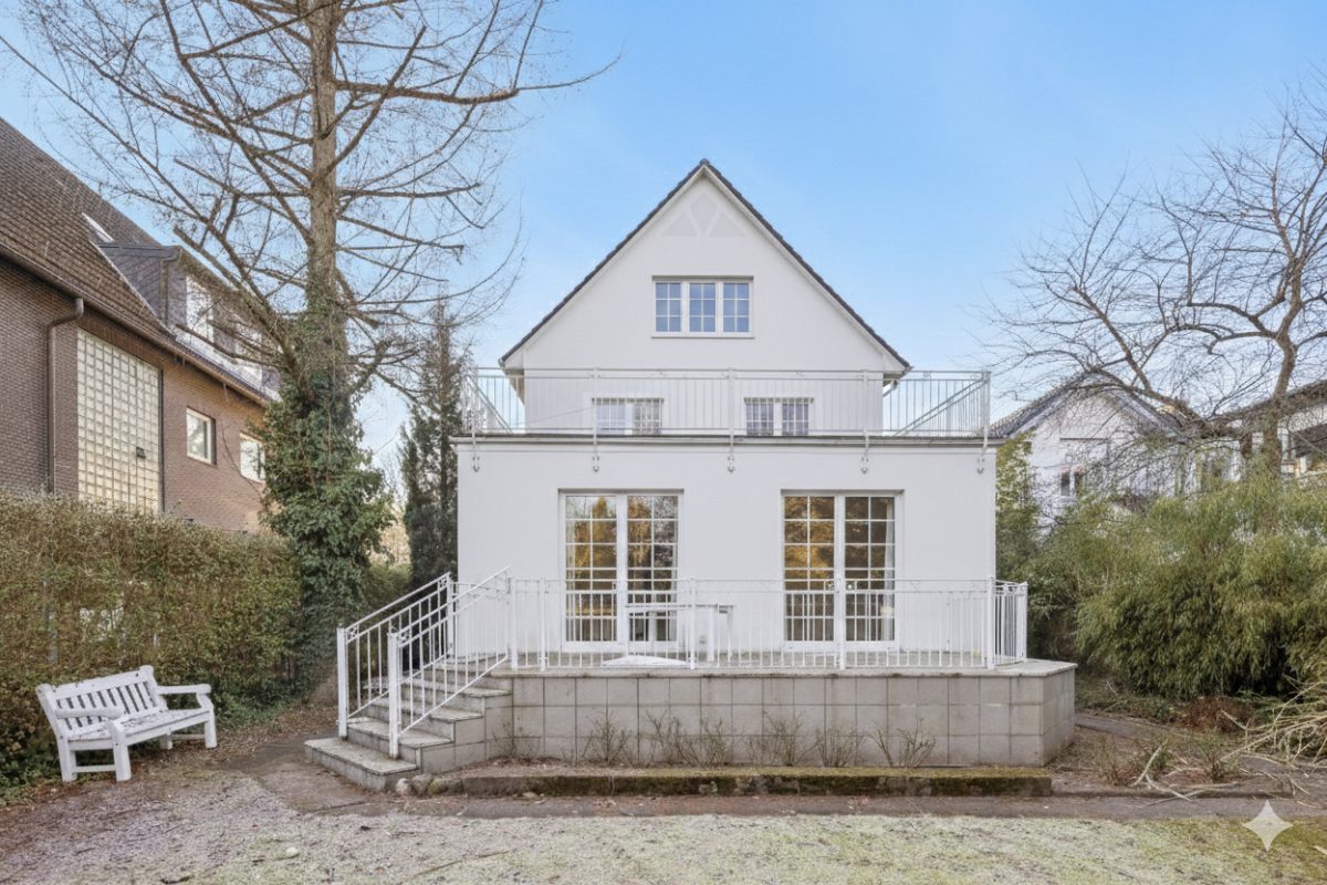 Immobilienangebot - Hamburg / Rahlstedt - Alle - Großzügiges Wohnhaus mit klassischem Charme und zwei Wohneinheiten in begehrter Lage von Rahlstedt