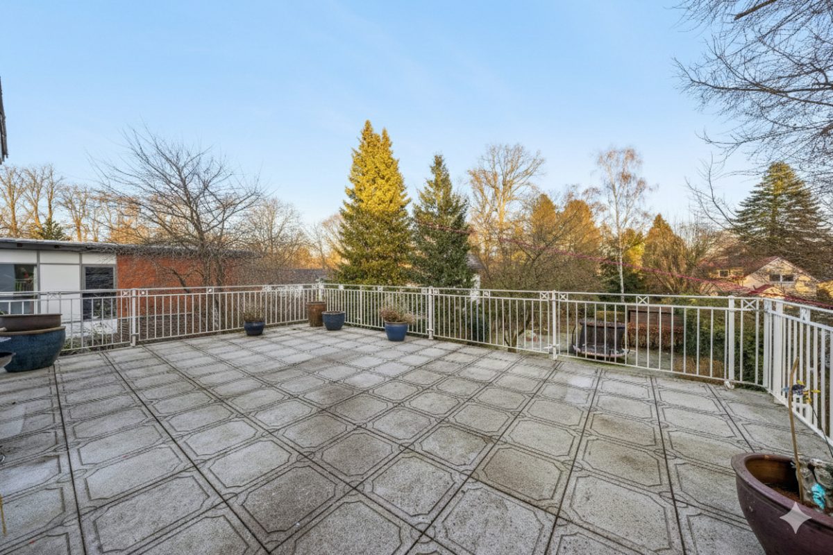 Immobilienangebot - Hamburg / Rahlstedt - Alle - Großzügiges Wohnhaus mit klassischem Charme und zwei Wohneinheiten in begehrter Lage von Rahlstedt