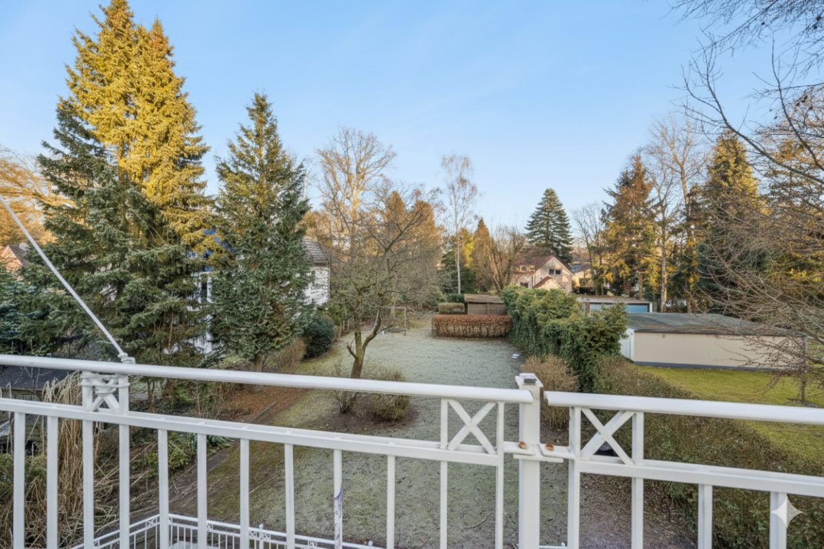 Immobilienangebot - Hamburg / Rahlstedt - Alle - Großzügiges Wohnhaus mit klassischem Charme und zwei Wohneinheiten in begehrter Lage von Rahlstedt