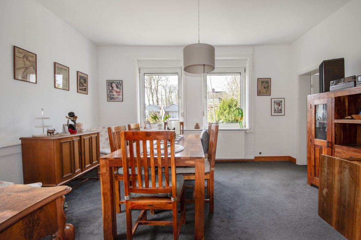 Immobilienangebot - Schenefeld - Alle - Großes Einfamilienhaus mit Einliegerwohnung 
im Herzen von Schenefeld b. Itzehoe