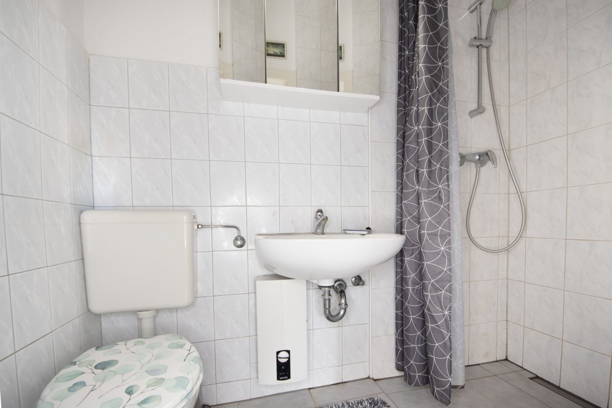 Immobilienangebot - Schenefeld - Alle - Großes Einfamilienhaus mit Einliegerwohnung 
im Herzen von Schenefeld b. Itzehoe