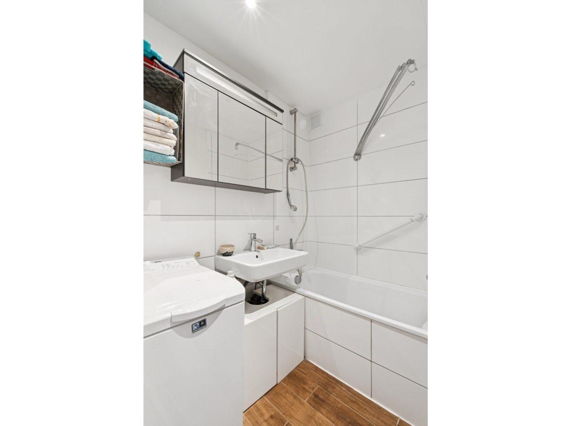 Immobilienangebot - Ammersbek / Lottbek - Alle - Große 4 Zimmer EG Wohnung in ruhiger Lage vor den Toren Hamburgs, mit U-Bahn ca. 35 Min zur HH-City