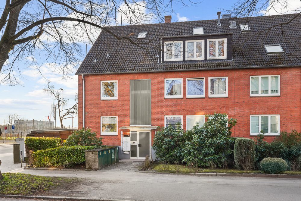 Immobilienangebot - Hamburg / Wandsbek - Alle - Wohnen im Hochparterre – 3 Zimmer, Garten & PKW-Stellplatz inklusive