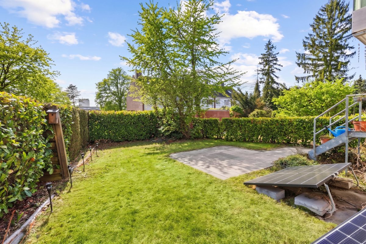 Immobilienangebot - Hamburg / Wandsbek - Alle - Hamburg-Wandsbek: Hochparterre mit Stellplatz, Balkon & Gartenanteil