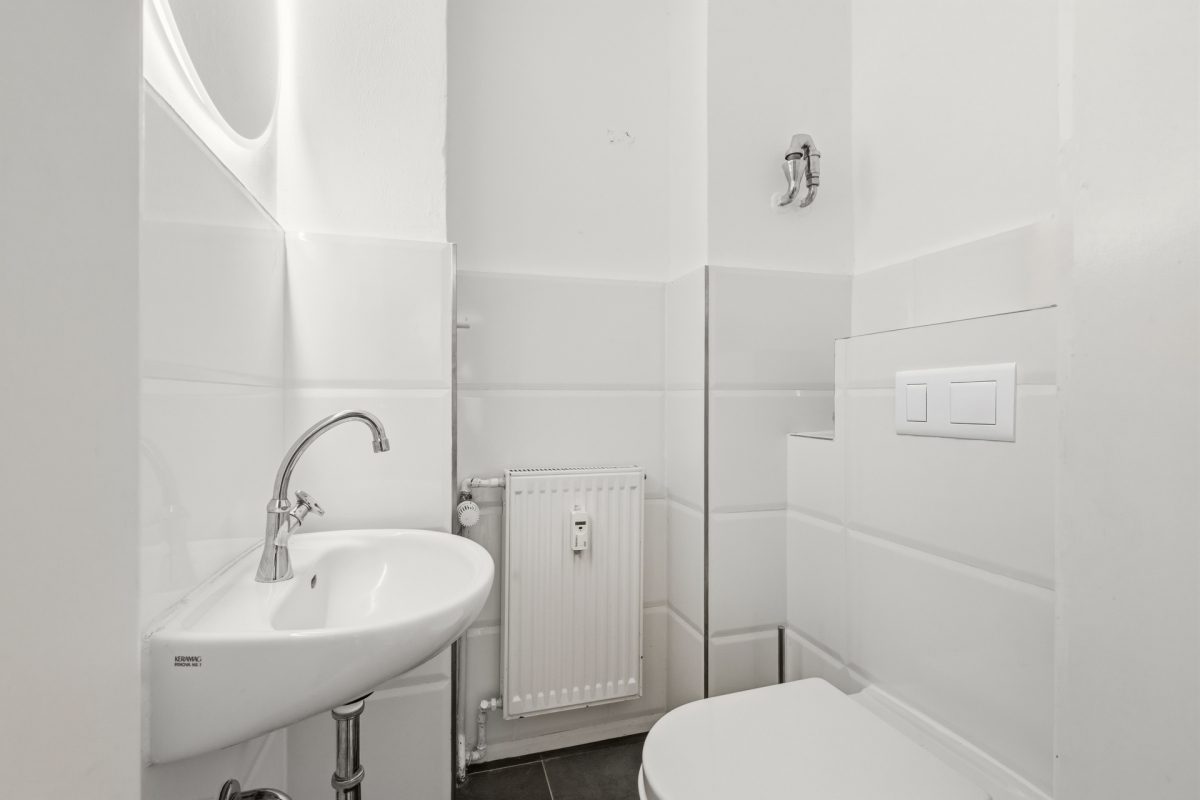 Immobilienangebot - Hamburg / Rahlstedt - Alle - Direkt am Wald ! Modernisierte 4-Zimmer-Wohnung mit Südbalkon, Vollbad, Gäste-WC und 2 Kellerräumen