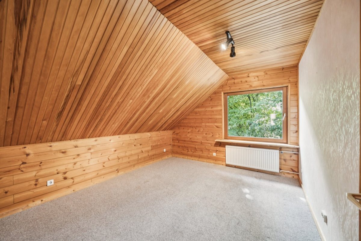 Immobilienangebot - Hamburg / Meiendorf - Alle - Schönes Meiendorf: Großes Wohnhaus mit 8 Zimmern sowie Vollkeller und schönem Garten