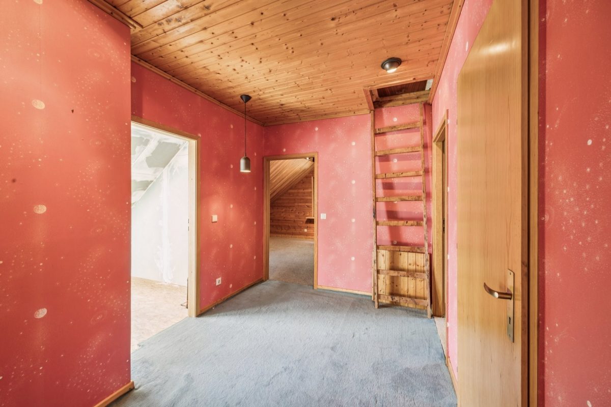 Immobilienangebot - Hamburg / Meiendorf - Alle - Schönes Meiendorf: Großes Wohnhaus mit 8 Zimmern sowie Vollkeller und schönem Garten