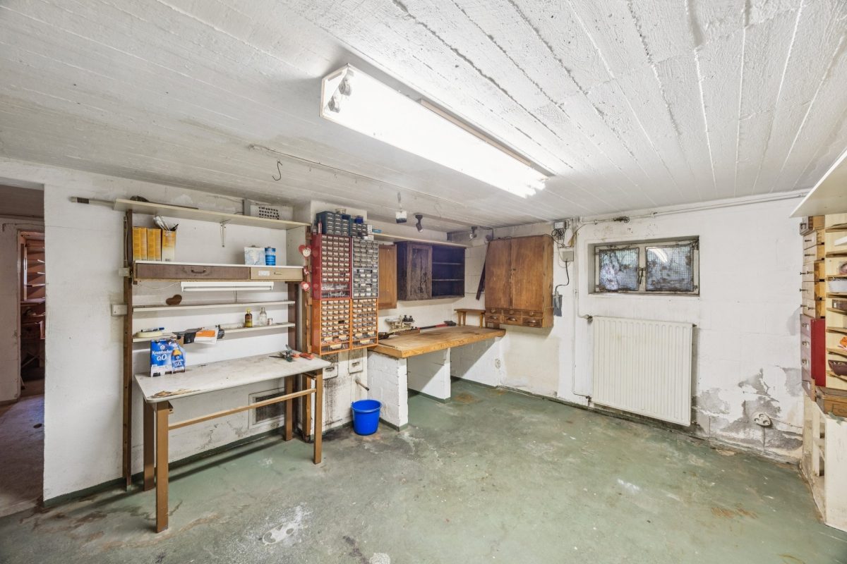Immobilienangebot - Hamburg / Meiendorf - Alle - Schönes Meiendorf: Großes Wohnhaus mit 8 Zimmern sowie Vollkeller und schönem Garten
