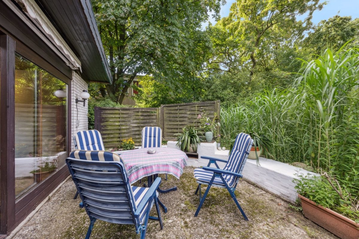 Immobilienangebot - Hamburg / Meiendorf - Alle - Schönes Meiendorf: Großes Wohnhaus mit 8 Zimmern sowie Vollkeller und schönem Garten