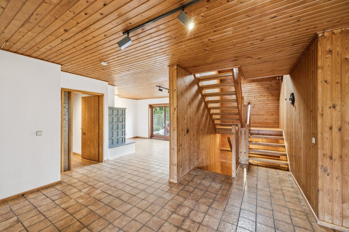 Immobilienangebot - Hamburg / Meiendorf - Alle - Schönes Meiendorf: Großes Wohnhaus mit 8 Zimmern sowie Vollkeller und schönem Garten