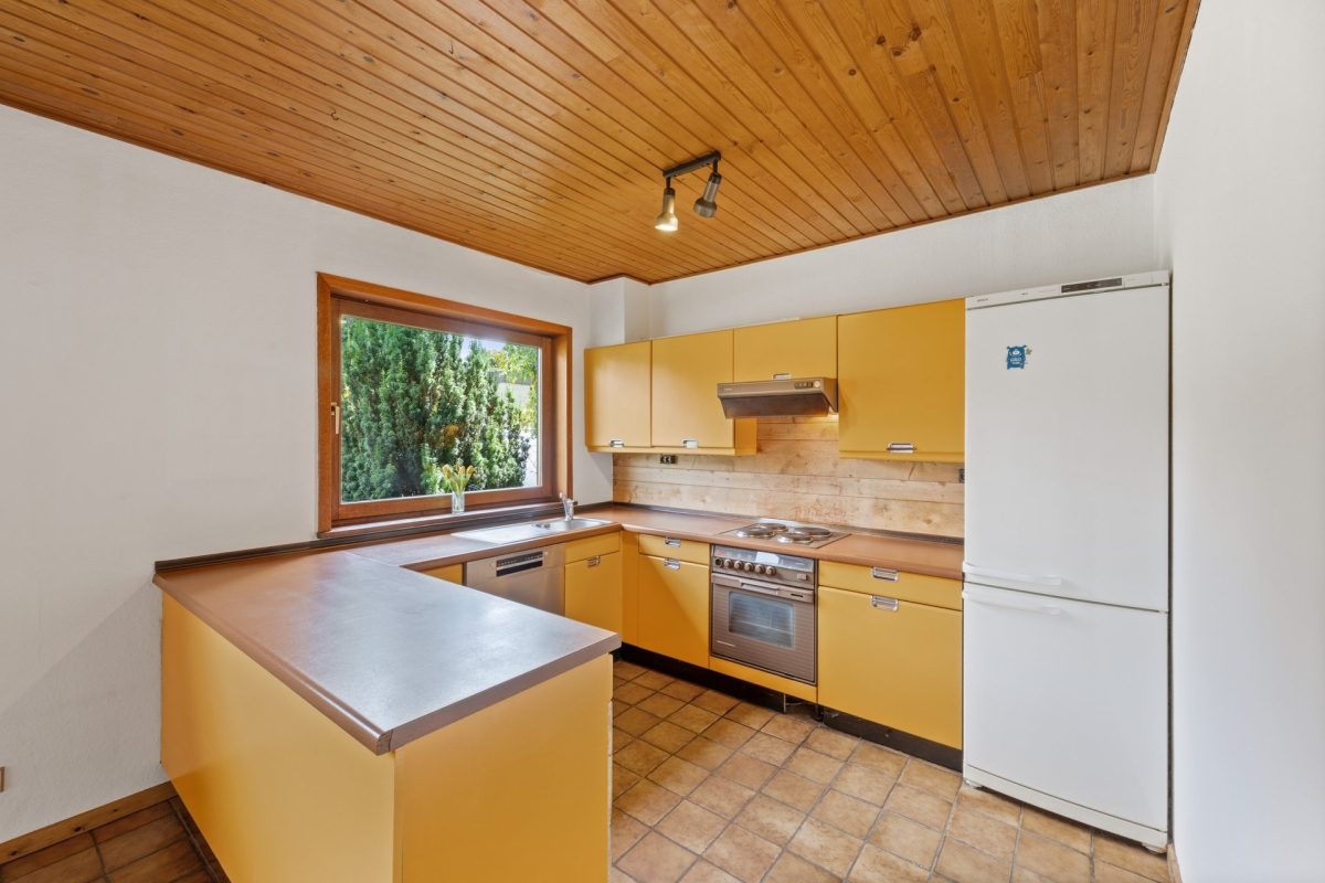 Immobilienangebot - Hamburg / Meiendorf - Alle - Schönes Meiendorf: Großes Wohnhaus mit 8 Zimmern sowie Vollkeller und schönem Garten