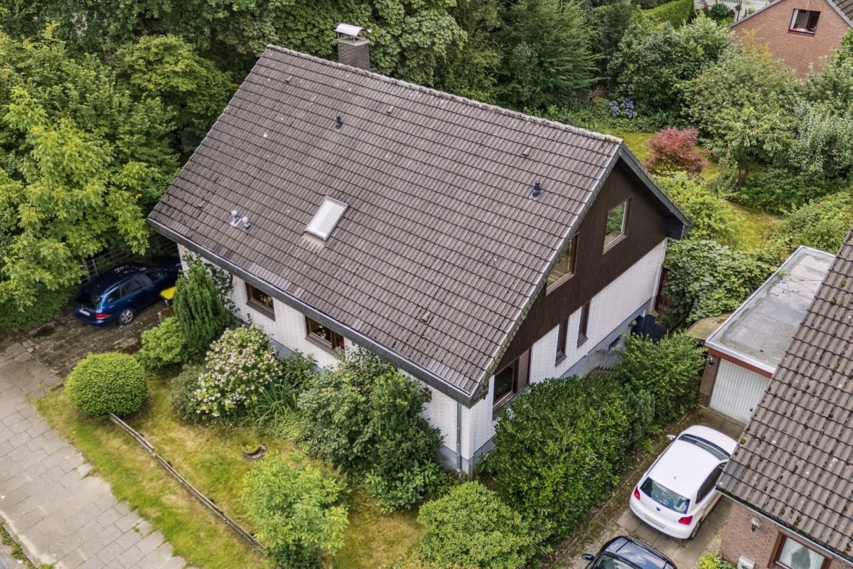 Immobilienangebot - Hamburg / Meiendorf - Alle - Schönes Meiendorf: Großes Wohnhaus mit 8 Zimmern sowie Vollkeller und schönem Garten