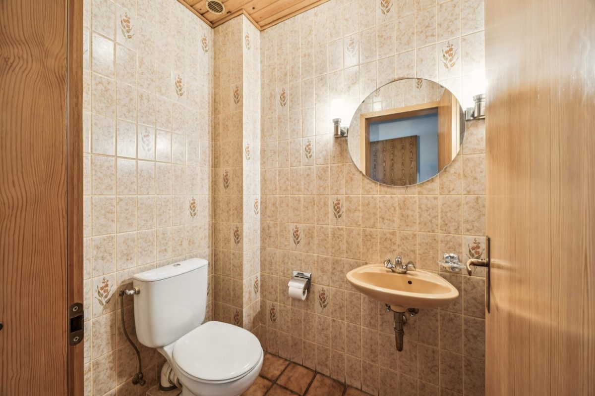 Immobilienangebot - Hamburg / Meiendorf - Alle - Schönes Meiendorf: Großes Wohnhaus mit 8 Zimmern sowie Vollkeller und schönem Garten
