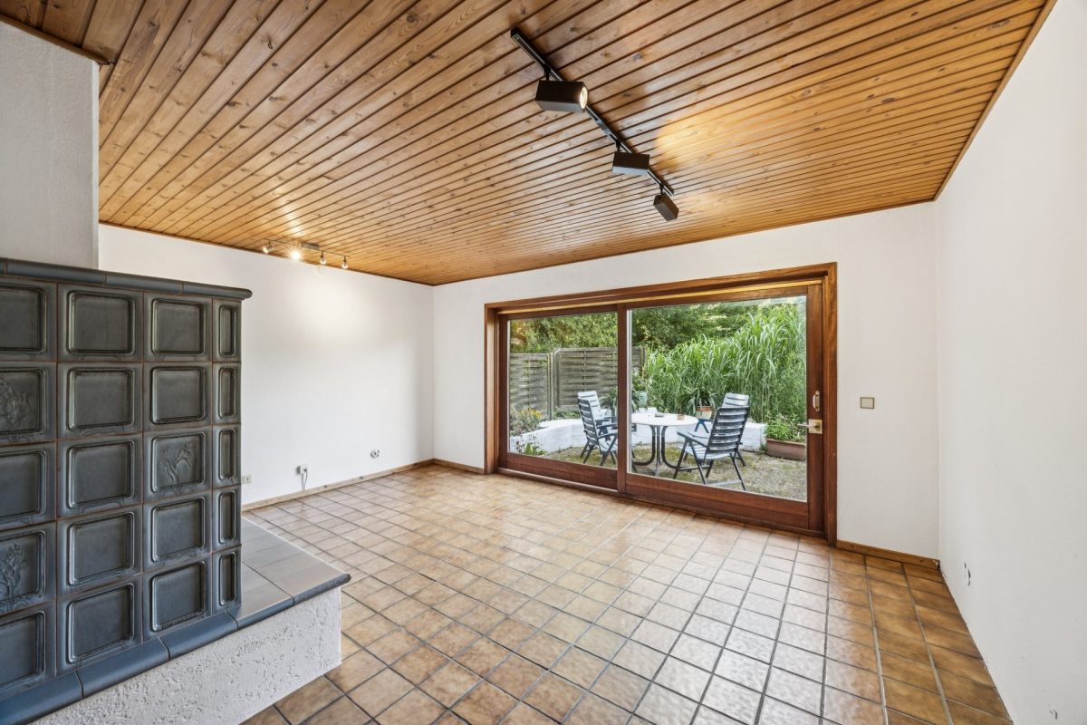 Immobilienangebot - Hamburg / Meiendorf - Alle - Schönes Meiendorf: Großes Wohnhaus mit 8 Zimmern sowie Vollkeller und schönem Garten