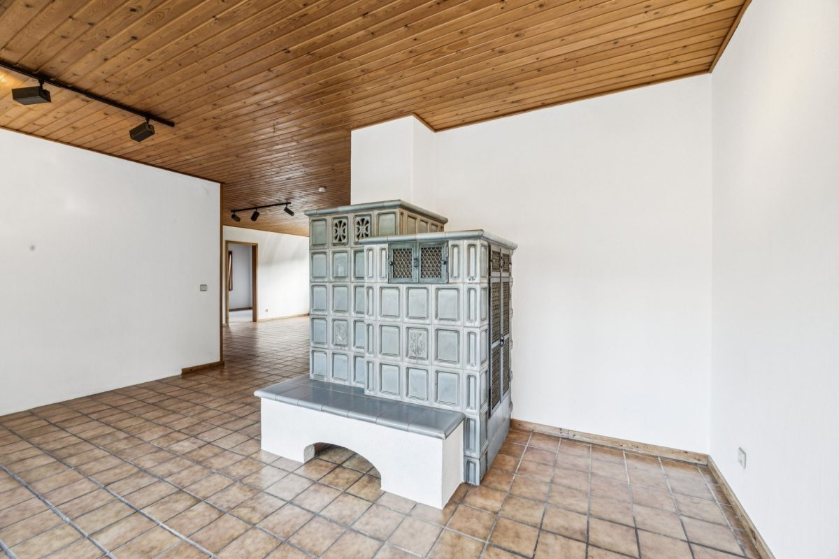 Immobilienangebot - Hamburg / Meiendorf - Alle - Schönes Meiendorf: Großes Wohnhaus mit 8 Zimmern sowie Vollkeller und schönem Garten