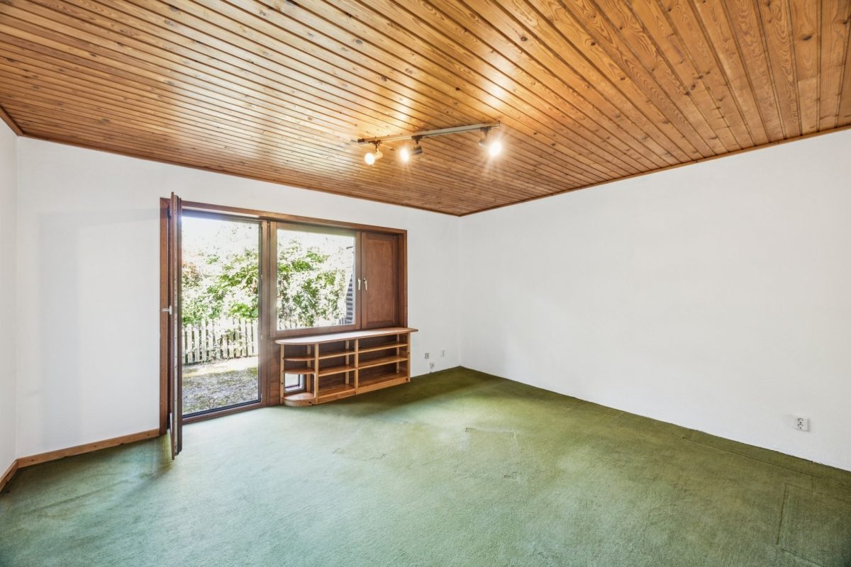 Immobilienangebot - Hamburg / Meiendorf - Alle - Schönes Meiendorf: Großes Wohnhaus mit 8 Zimmern sowie Vollkeller und schönem Garten