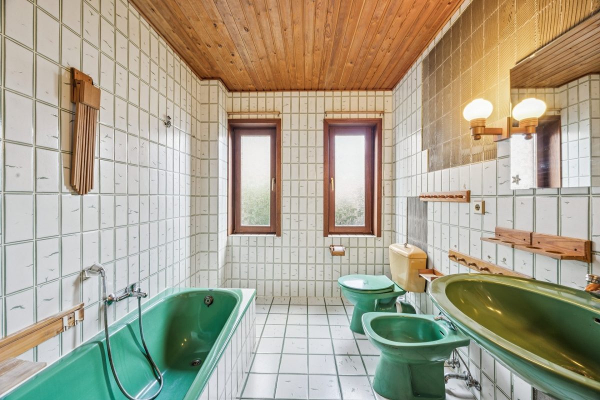 Immobilienangebot - Hamburg / Meiendorf - Alle - Schönes Meiendorf: Großes Wohnhaus mit 8 Zimmern sowie Vollkeller und schönem Garten