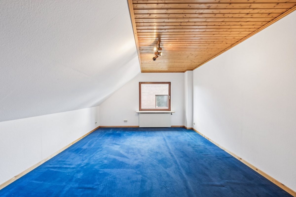 Immobilienangebot - Hamburg / Meiendorf - Alle - Schönes Meiendorf: Großes Wohnhaus mit 8 Zimmern sowie Vollkeller und schönem Garten
