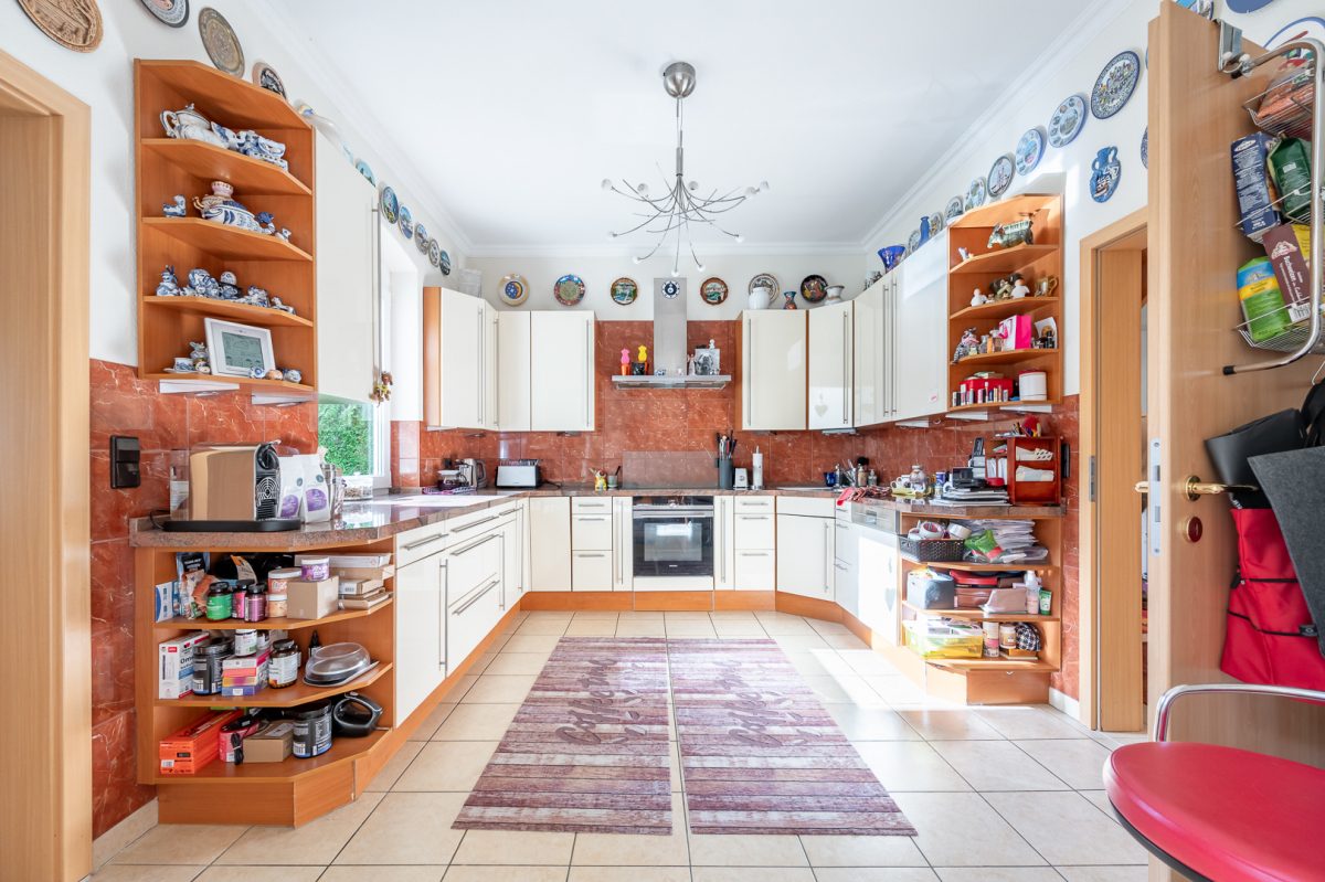 Immobilienangebot - Hamburg / Farmsen-Berne - Alle - Charmante Stadtvilla mit Vollkeller und großzügigem Süd-Grundstück in ruhiger Anwohnerstraße