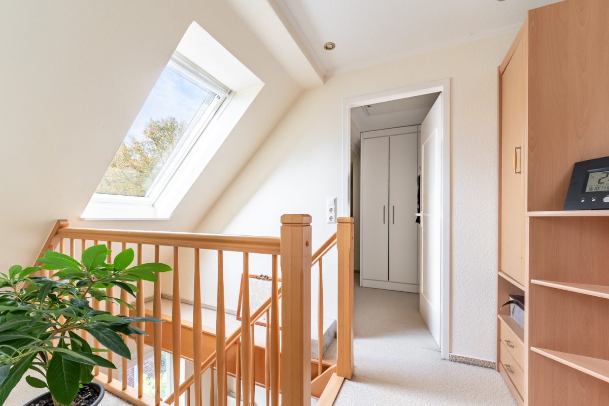 Immobilienangebot - Hamburg / Farmsen-Berne - Alle - Charmante Stadtvilla mit Vollkeller und großzügigem Süd-Grundstück in ruhiger Anwohnerstraße