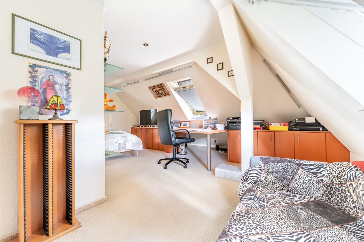 Immobilienangebot - Hamburg / Farmsen-Berne - Alle - Charmante Stadtvilla mit Vollkeller und großzügigem Süd-Grundstück in ruhiger Anwohnerstraße