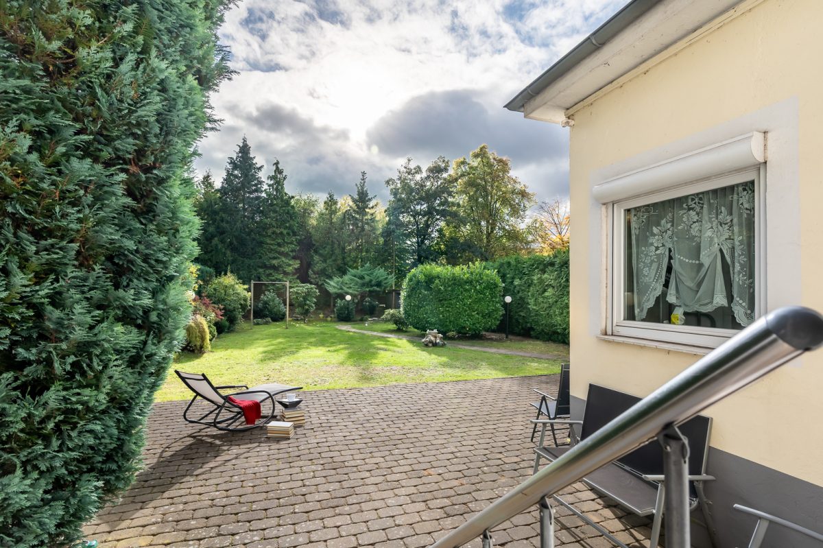 Immobilienangebot - Hamburg / Farmsen-Berne - Alle - Charmante Stadtvilla mit Vollkeller und großzügigem Süd-Grundstück in ruhiger Anwohnerstraße