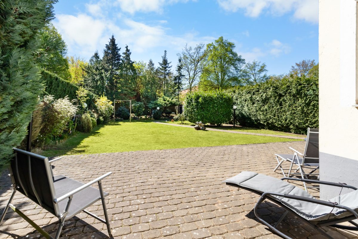 Immobilienangebot - Hamburg / Farmsen-Berne - Alle - Charmante Stadtvilla mit Vollkeller und großzügigem Süd-Grundstück in ruhiger Anwohnerstraße