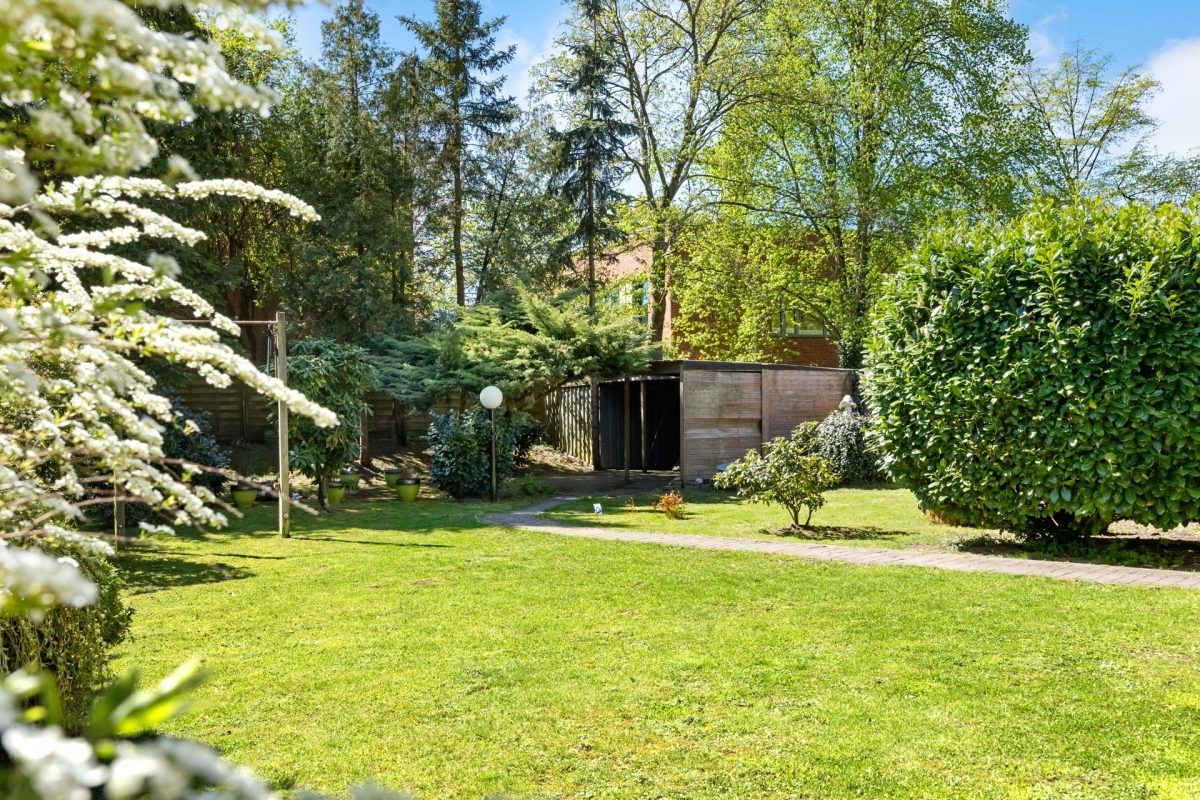 Immobilienangebot - Hamburg / Farmsen-Berne - Alle - Charmante Stadtvilla mit Vollkeller und großzügigem Süd-Grundstück in ruhiger Anwohnerstraße
