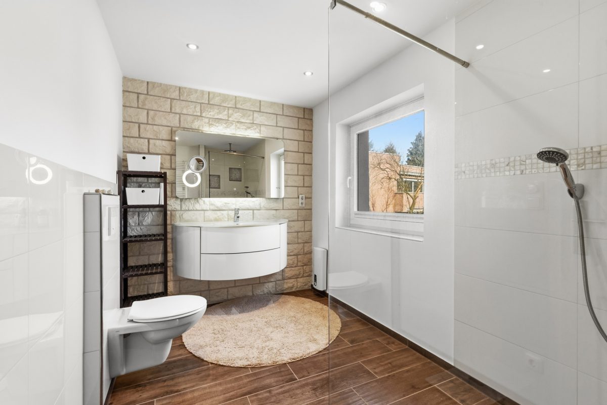 Immobilienangebot - Hamburg / Bramfeld - Alle - Charmanter Altbau trifft moderne Effizienz - vollvermietetes Renditeobjekt mit 5 Wohneinheiten