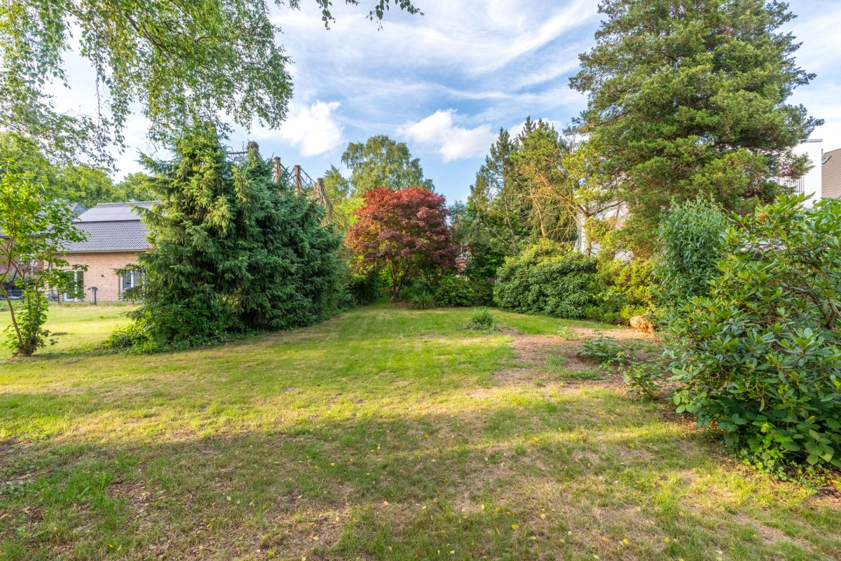 Immobilienangebot - Hamburg / Farmsen-Berne - Alle - Attraktives Pfeifenstielgrundstück für ein Einfamilienhaus mit positivem Bauvorbescheid