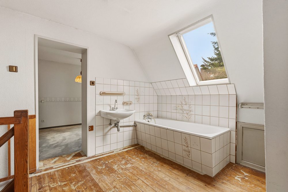 Immobilienangebot - Hamburg / Tonndorf - Alle - Ideal für große Familien oder Mehrgenerationen: Einfamilienhaus mit 271 m² Wohnfläche