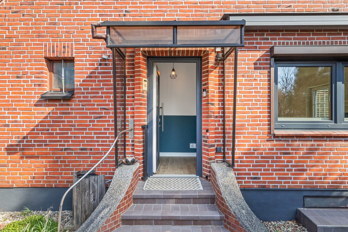 Immobilienangebot - Hamburg / Billstedt - Alle - Die perfekte Wohnungs-Alternative: Modernisiertes Eigenheim mit Gästehaus Garage und großem Garten
