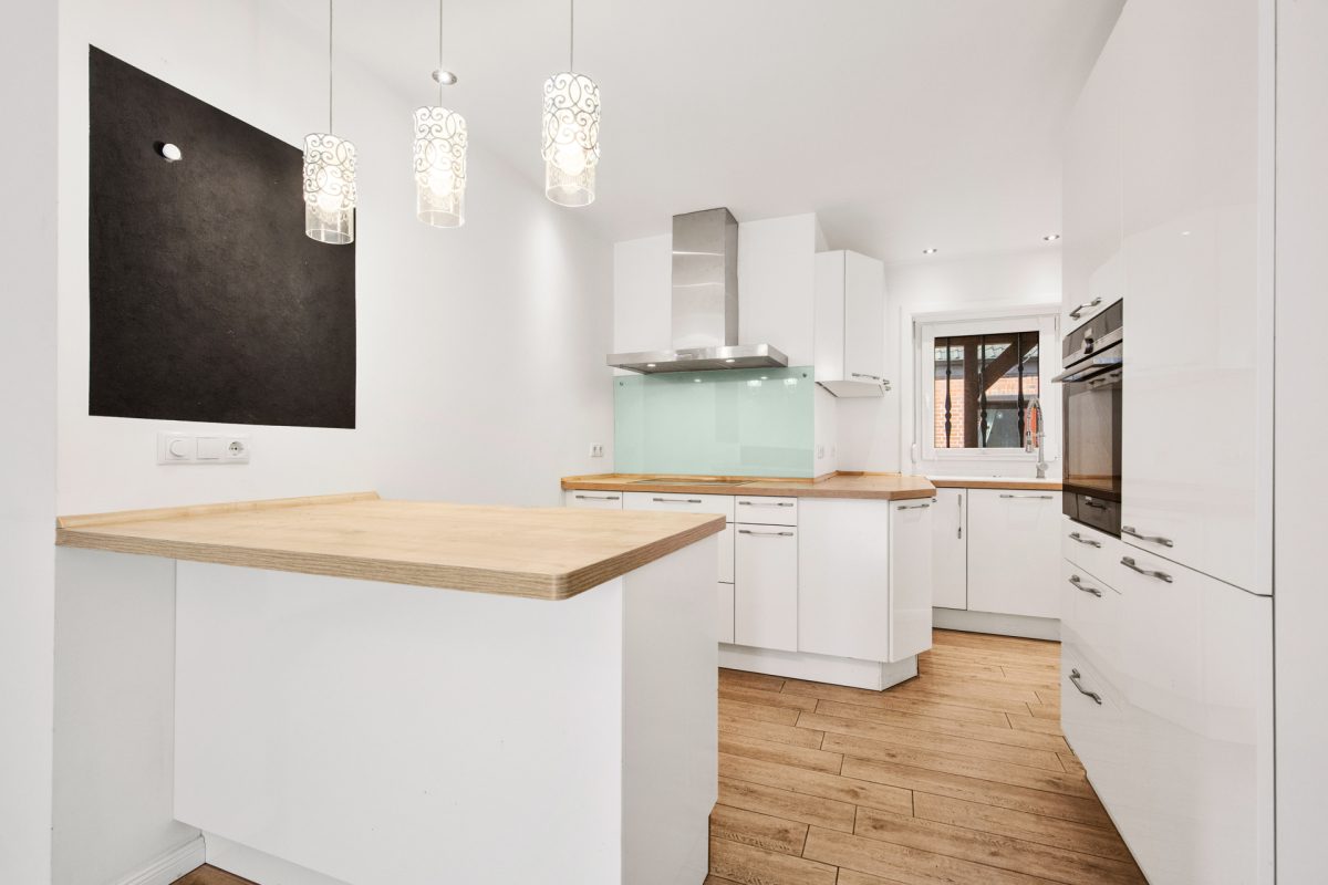 Immobilienangebot - Hamburg / Billstedt - Alle - Die perfekte Wohnungs-Alternative: Modernisiertes Eigenheim mit Gästehaus Garage und großem Garten