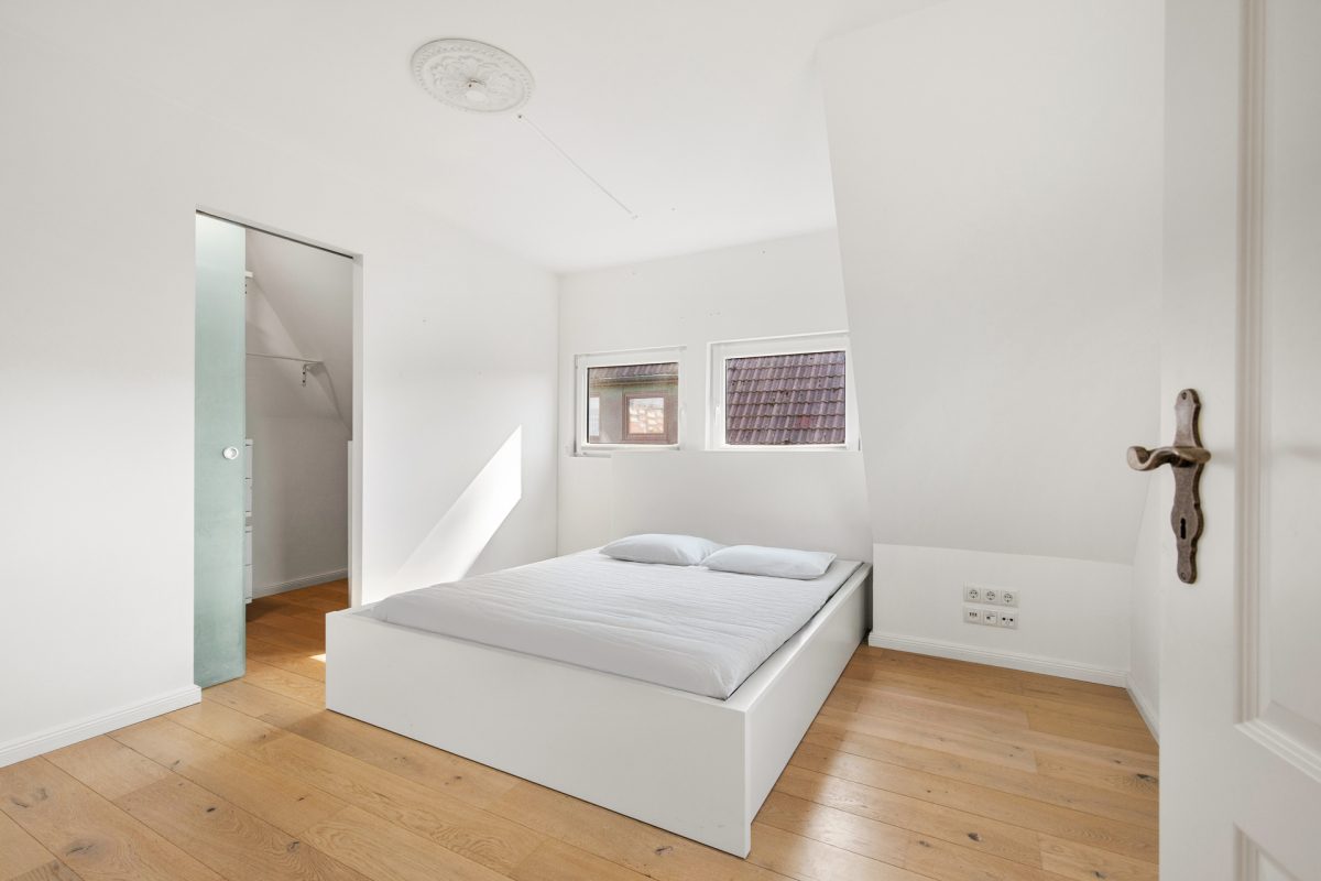 Immobilienangebot - Hamburg / Billstedt - Alle - Die perfekte Wohnungs-Alternative: Modernisiertes Eigenheim mit Gästehaus Garage und großem Garten