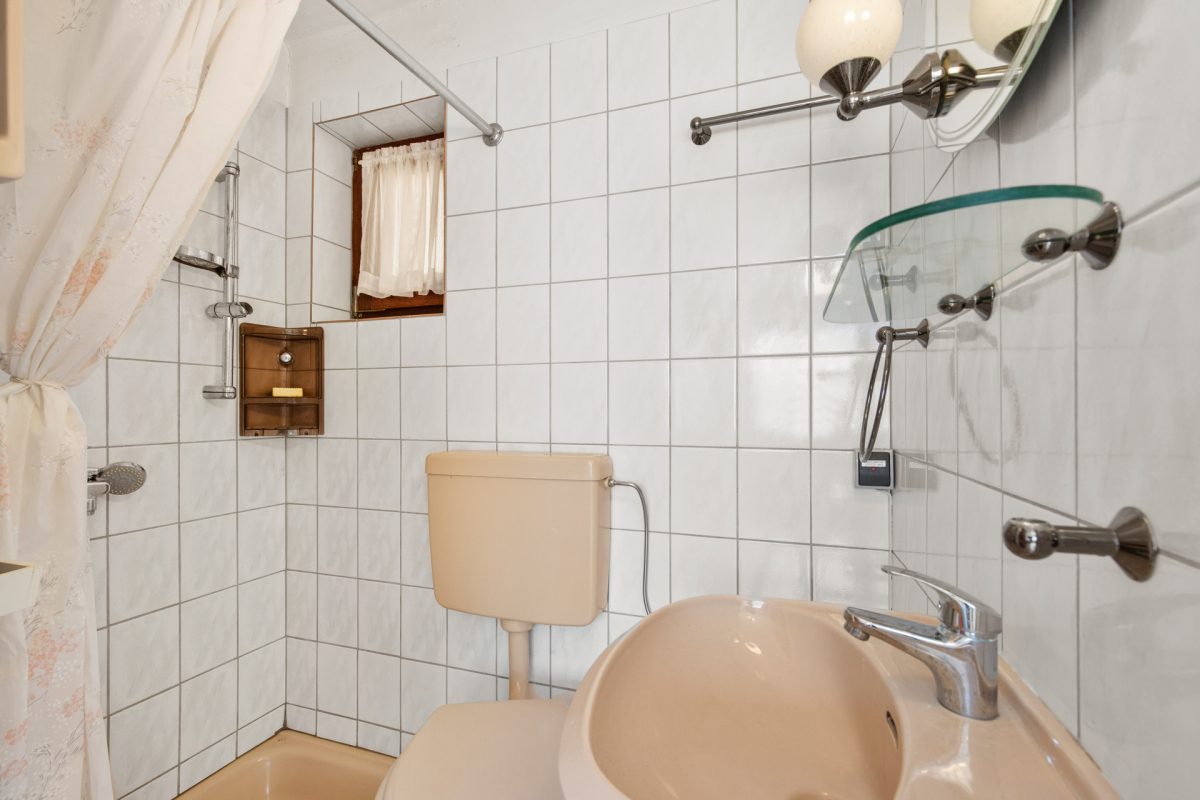 Immobilienangebot - Hamburg / Billstedt - Alle - Die perfekte Wohnungs-Alternative: Modernisiertes Eigenheim mit Gästehaus Garage und großem Garten